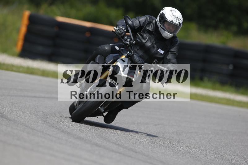 /Archiv-2024/29 12.06.2024 MOTO.CH Track Day ADR/Gruppe blau/26